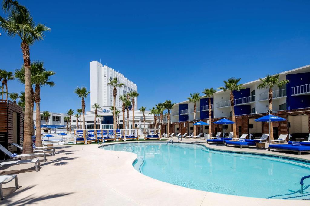 Tropicana Las Vegas a DoubleTree by Hilton Resort & Casino – Free Parking